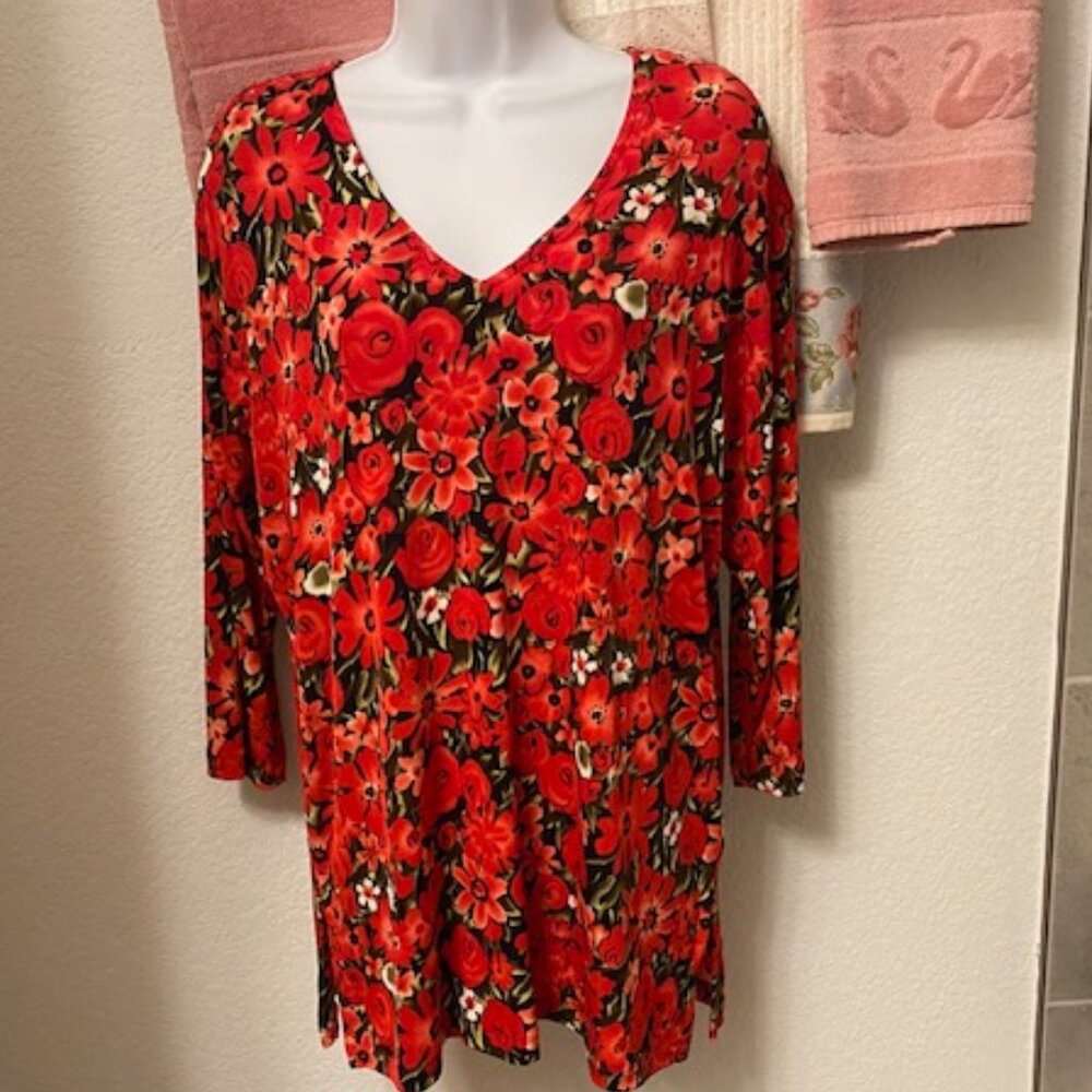 GORGEOUS Bright RED FLORAL Black Green STRETCH Silky TUNIC TOP (22" across)